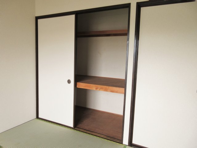 グランデール緑園0310号室 押入　※別号室の参考写真です(現況優先・仕様違いの場合あり)