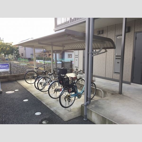 ハーモニー　弐番館 屋根付き駐輪場