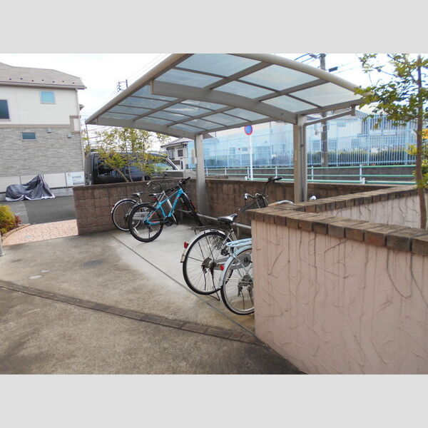 メゾン・ド・リュー E103号室 駐輪場