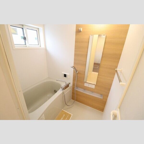 グランドソレーユ 追い焚き機能付きバス(窓付き)