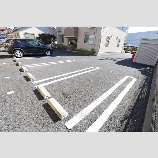 ラプルベール　A102号室 駐車場