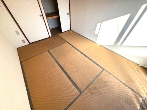 Fビル303号室 ※写真は別室です※クリーニング前の写真です