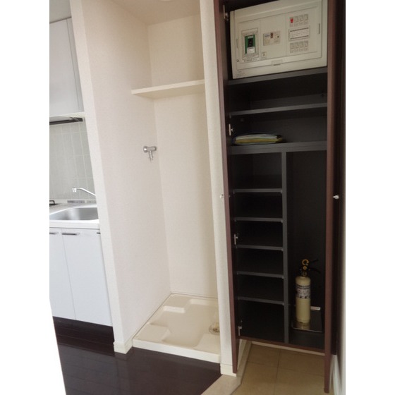 エルフラット鶯谷 シューズボックス