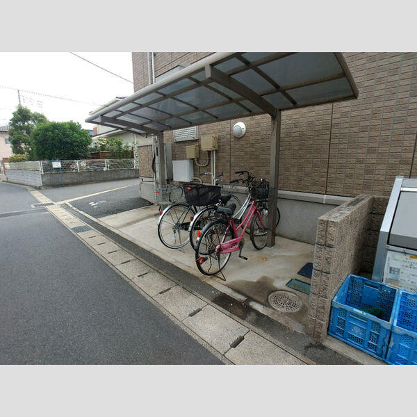 グランヴュルデ 駐輪場