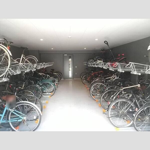 響302号室 駐輪場