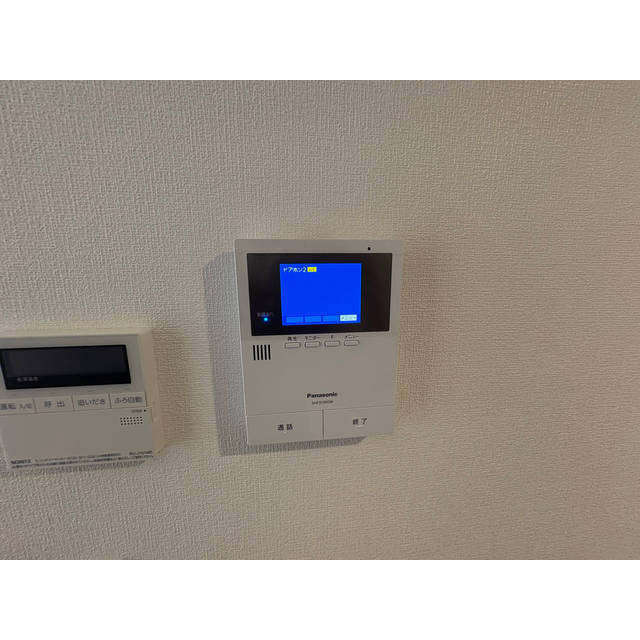 サンリバティ102号室 モニター付きインターホン♪