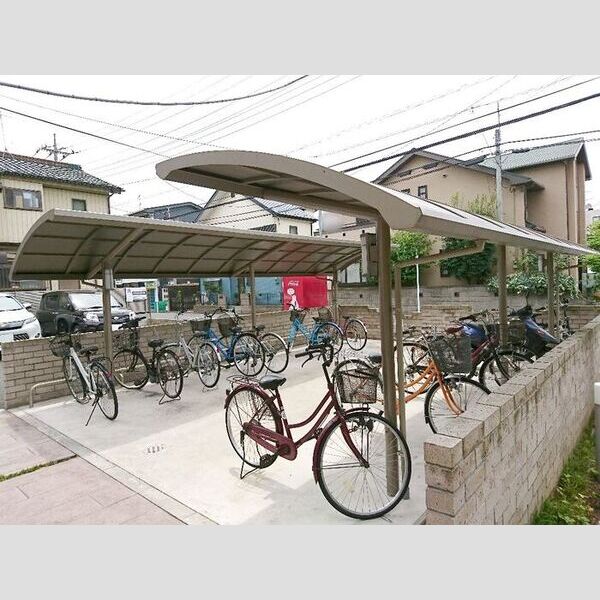 BE AMBITIOUS 駐輪場