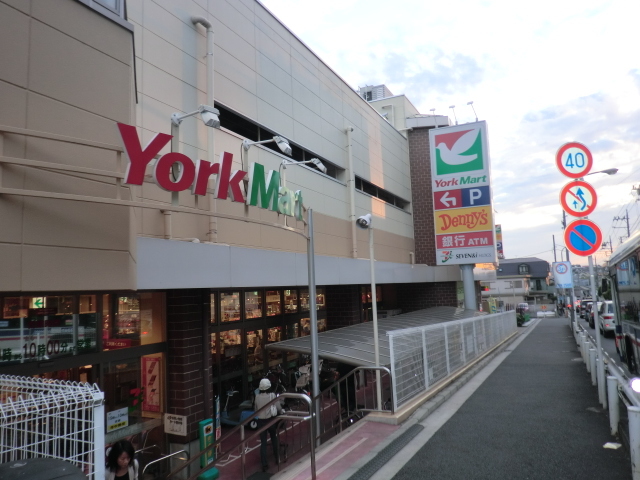 ＬＭフラット0302号室 【デパート】ヨークマート妙蓮寺店まで260ｍ