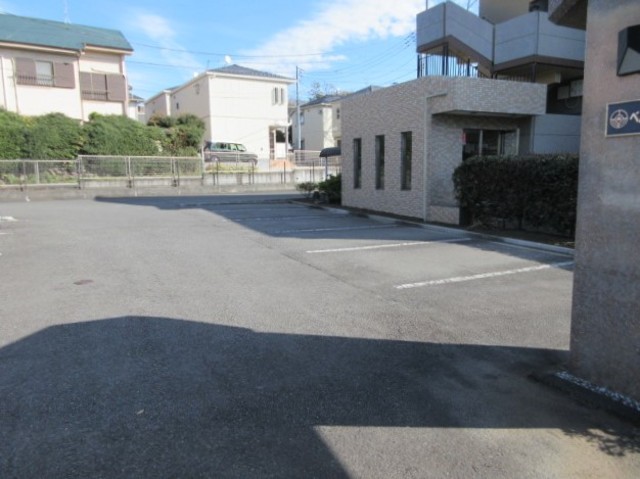 ベルウッド白百合2A号室 駐車場　※実際の使用状況とは異なります(現況優先)