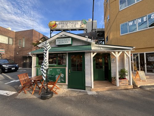 ＪＬＢグランエクリュ松濤 【ファーストフード】フレッシュネスバーガー 富ヶ谷店まで818ｍ