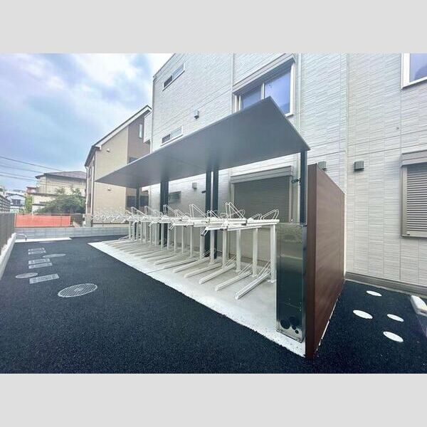 セレスティア西綾瀬 上下で世帯2台まで