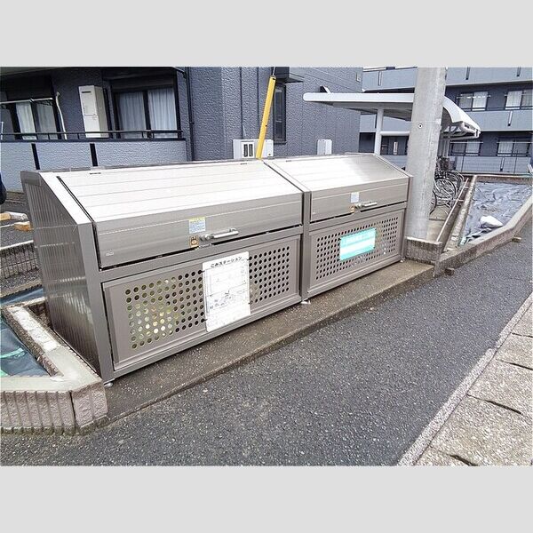 トリニシティ　参番館 ゴミストッカー