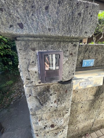 Cozy House南鎌ヶ谷デザイナーズリノベ戸建 門扉にあるモニターフォン付きインターフォンで来客時も安心