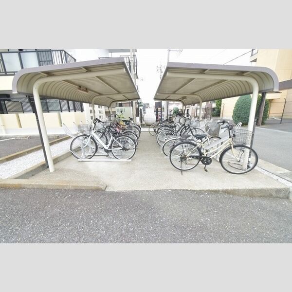 リビングタウン厚木101号室 駐輪場(自転車)