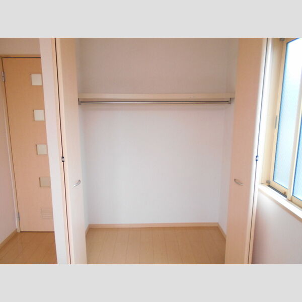 ヴェリタ サクラーレ203号室 クローゼット