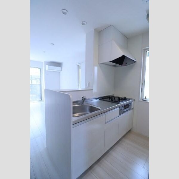 ソレイユ三原台　C201号室 三口ガスコンログリル付システムキッチン