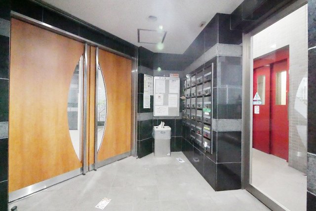 ＴＲＡＤＩＳ ＮＩＰＰＯＲＩ Ｅ 外観