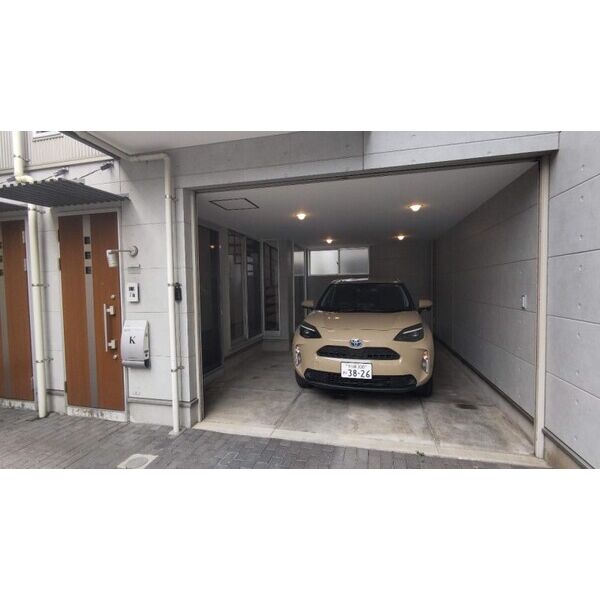 Onze Garage 玄関