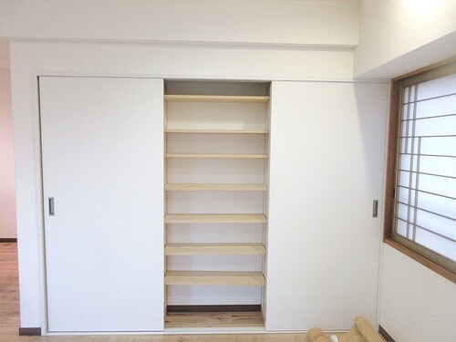 ライオンズガーデン東大島 リビングダイニング　本棚　※内装前