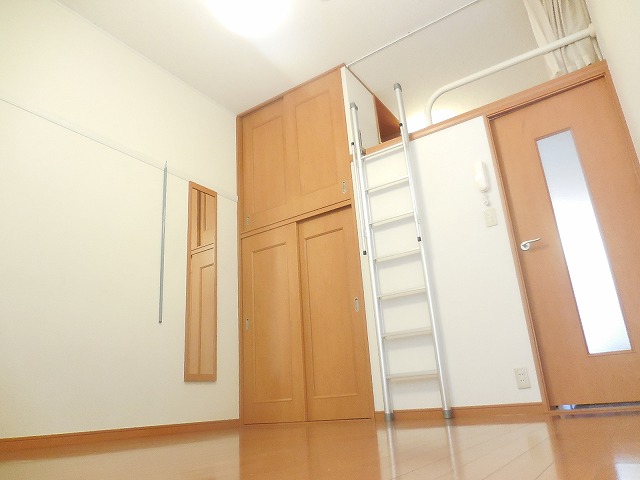 レオパレスチェルシー108号室 玄関