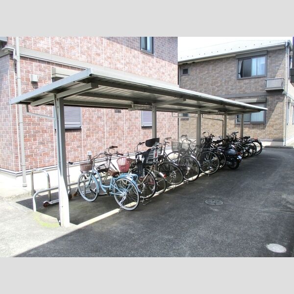 ピュア　雅 駐輪場