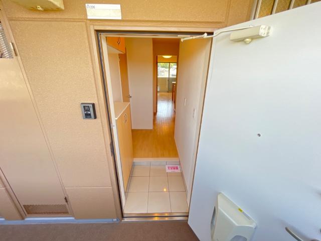 Floral Court206号室 玄関