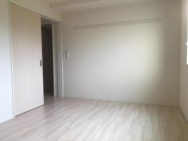 ＣＯＲＮＩＯＬＯ （コルニオーロ）102号室 洋室