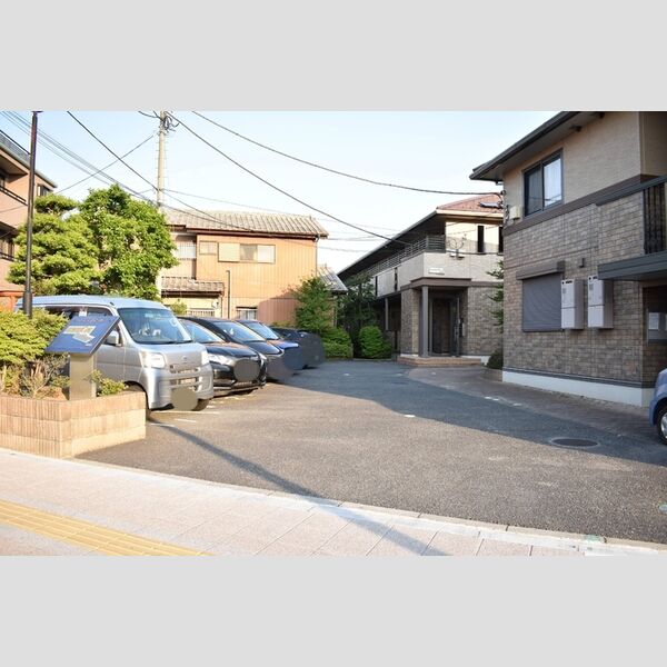 ウエストヒルズ　B 駐車場