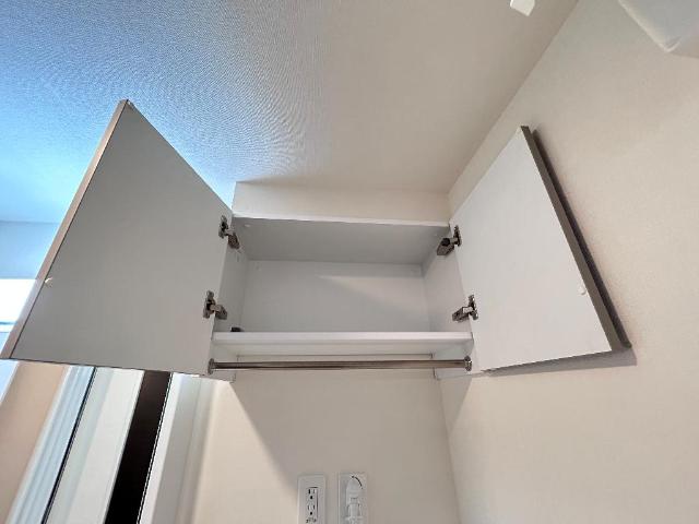 ビレッジ高坪Ⅳ 洗濯機置き場上収納