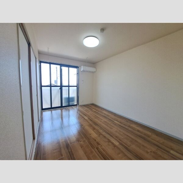 サンロイヤル202号室 洋室