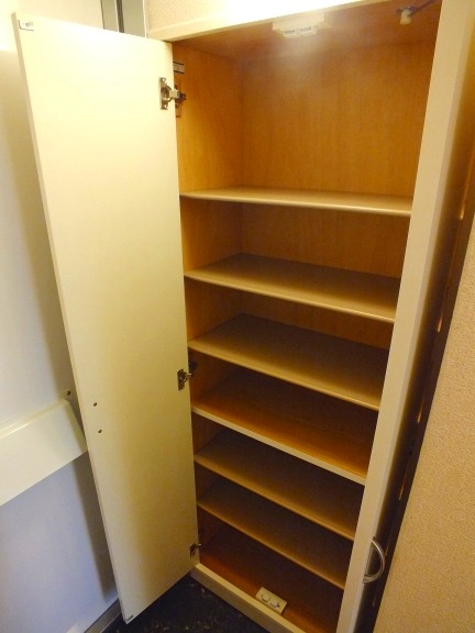 レオパレスグランドール105号室 玄関