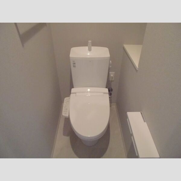 ポラリス菊川405号室 温水洗浄暖房便座