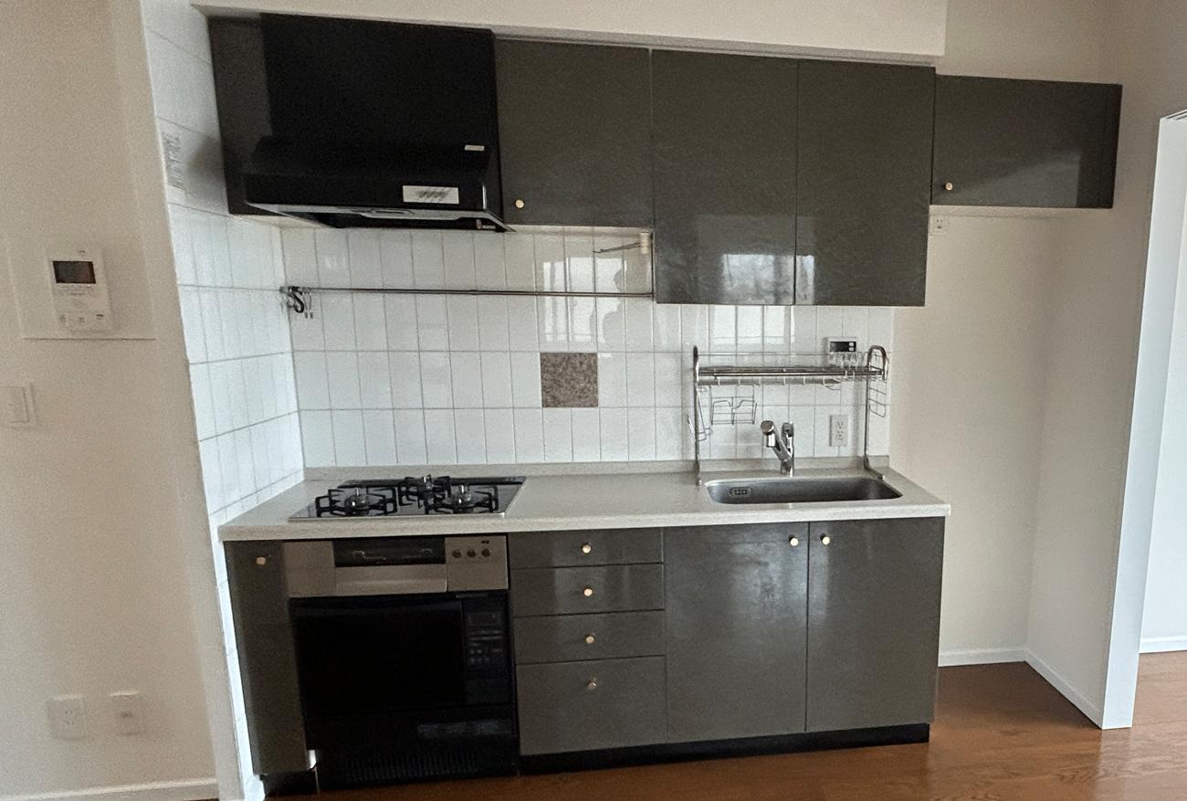 ジェイパーク東中野301号室 横幅70cm程度の大きい冷蔵庫は右壁の部屋に置けます