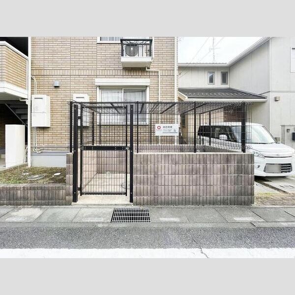 ロイヤルガーデン吉川　A/B/C/D/E ゴミステーション