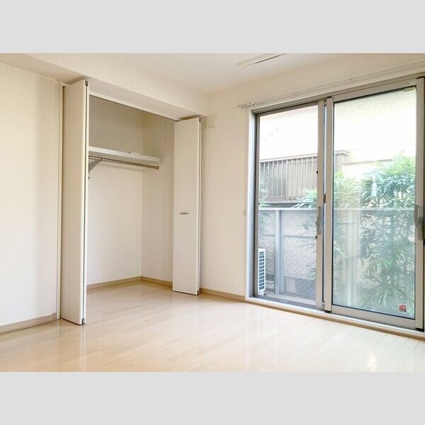 コージー国立 洋室8帖