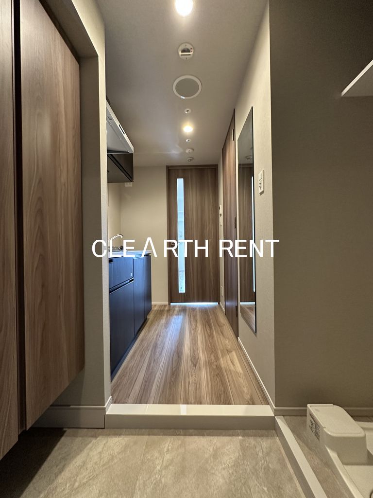 コンシェリア東京 ＜ＨＩＧＡＳＨＩＪＵＪＯ ＲＥＳＩＤＥＮＣＥ11階 全身姿見ミラー付きの玄関/人感センサー対応