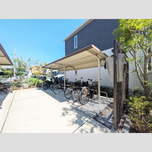 aise village103号室 駐輪場