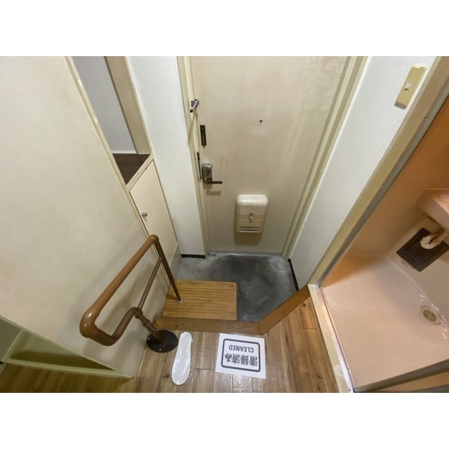 ランドフォレスト川崎浜町102号室 玄関