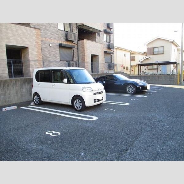 ヴィラ・シャルマン　A 駐車場