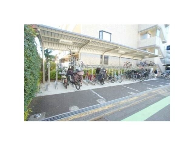 ディアレンス浦和5階 自転車置き場