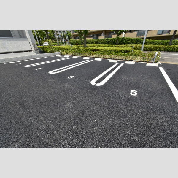 コンフォール長峰A棟　A棟 駐車場