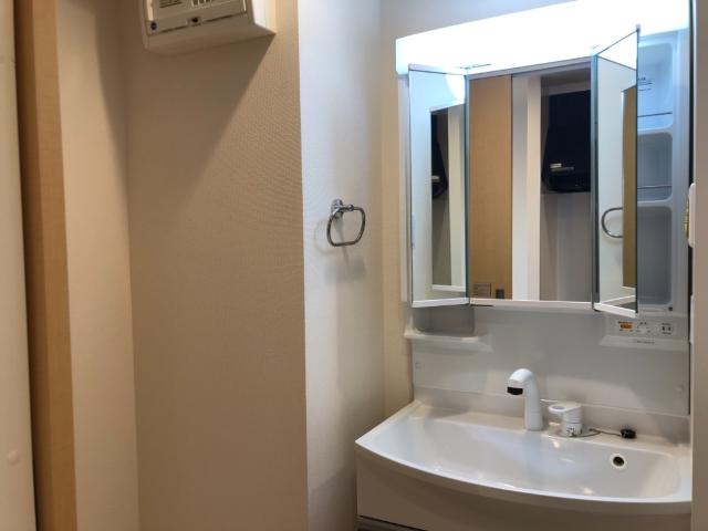 イノセンス103号室 三面鏡（イメージ）