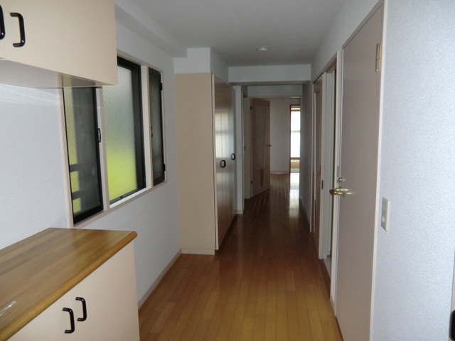 ラ・クラッセ西寺尾0408号室 リビング