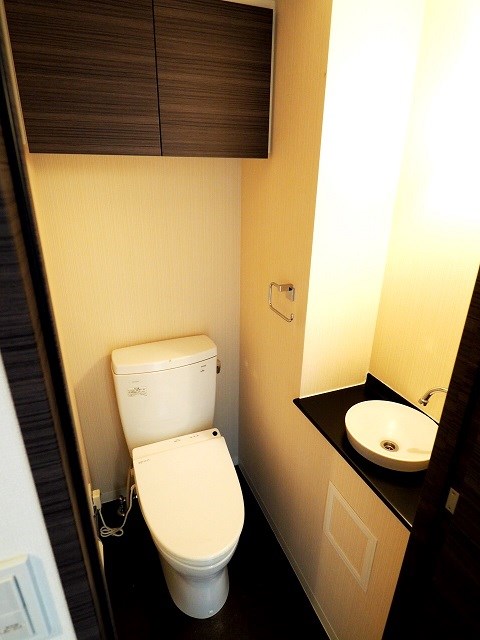 レジディア広尾南10階 トイレ