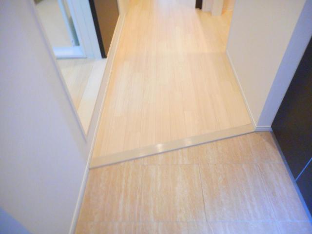 ビオラ・宮町102号室 玄関