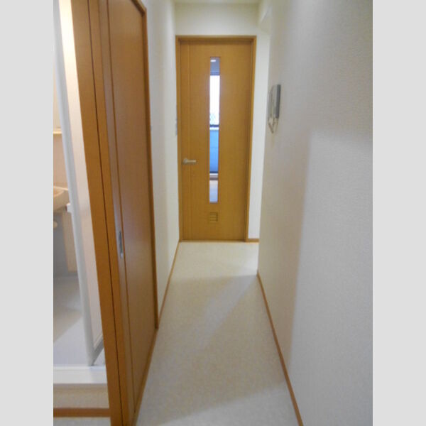 グランシャリオ101号室 玄関