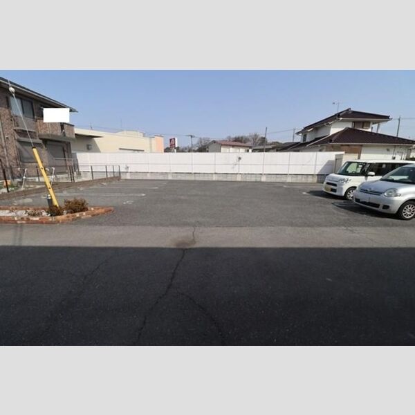 エクレーレ　A 駐車場