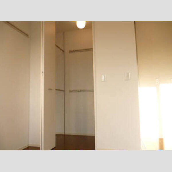 アイリーライフ102号室 アイリーライフ102 クローゼット