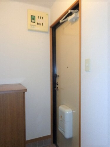 コンフォールハイム2階 玄関　※同タイプ別部屋前回募集時2016.2撮影