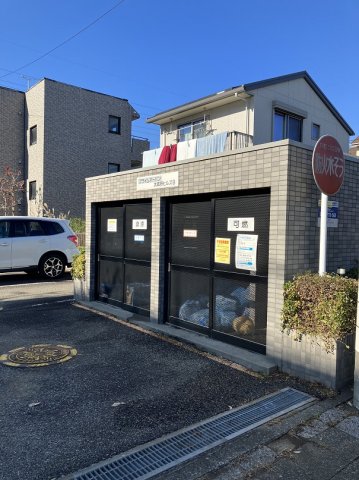 プライムアーバン武蔵野ヒルズＢ棟3階 敷地内ゴミ置場